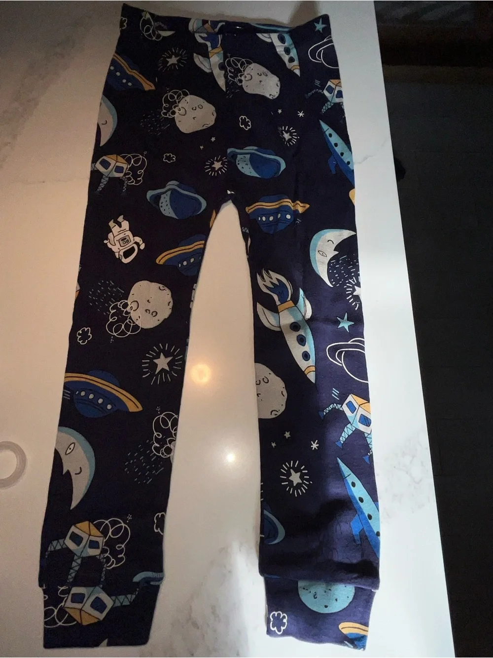 NWT gap boys space themed long sleeve & long pants pajamas.  Size 3 years old.